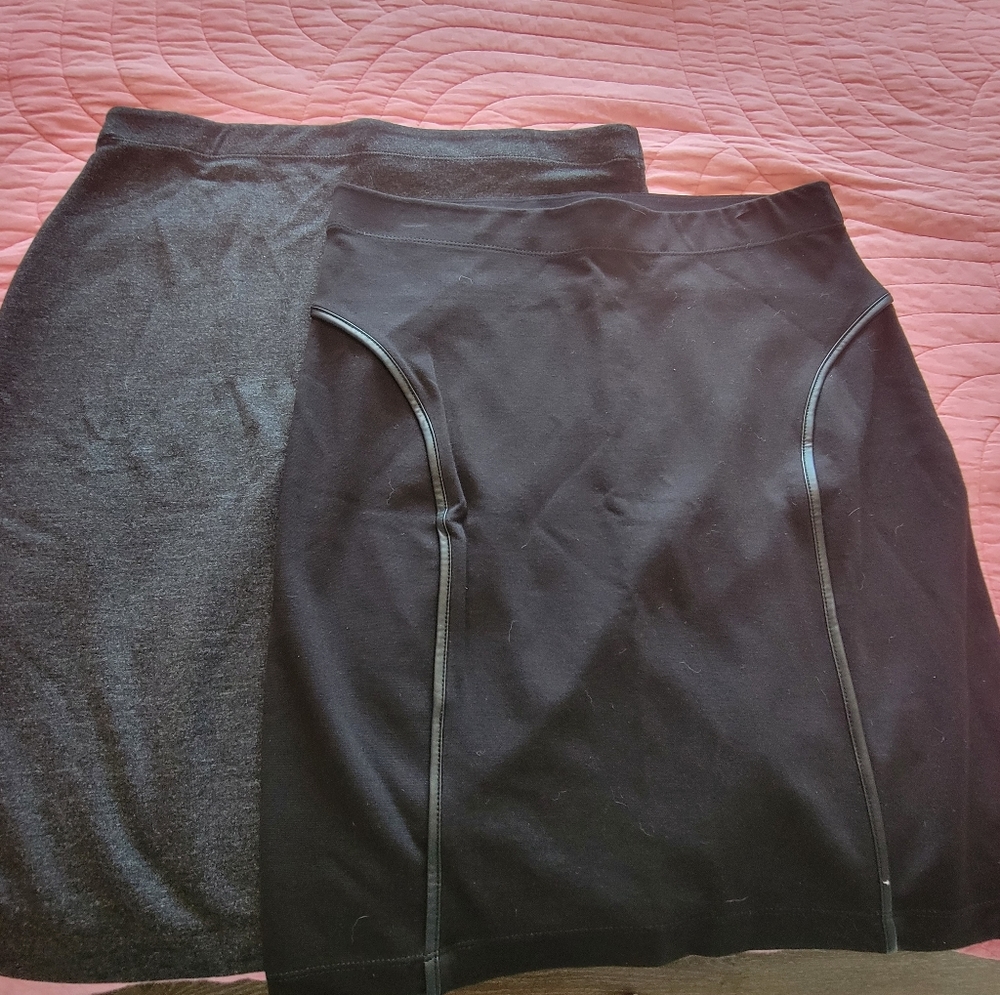 EUC Max Studio stretch pencil skirts, size medium